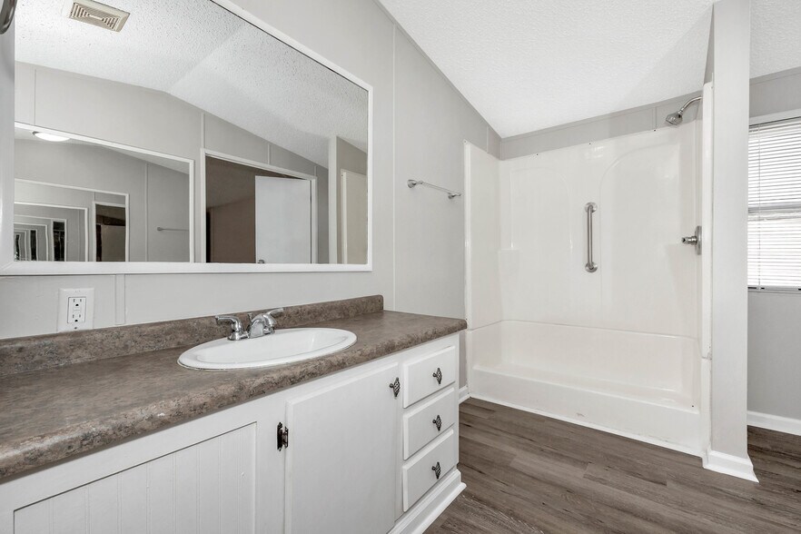 Building Photo - 415 W Limestone Rd