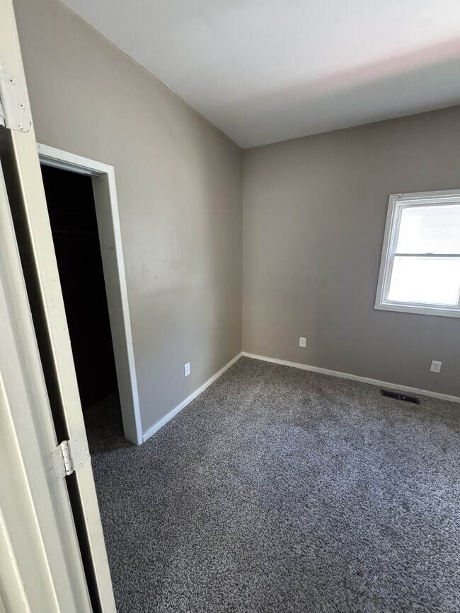 Building Photo - 206 N Sutphin St