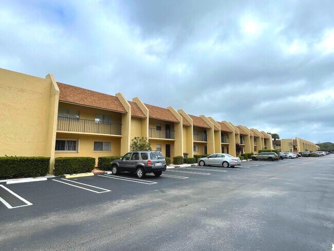 Building Photo - 2805 SW 22nd Ave