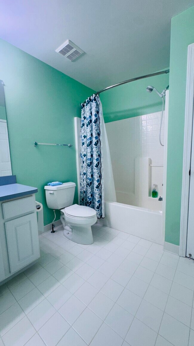 Building Photo - 37572 Newburgh Park Cir