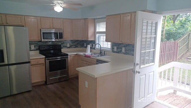 Building Photo - 1505 Flintwood Dr