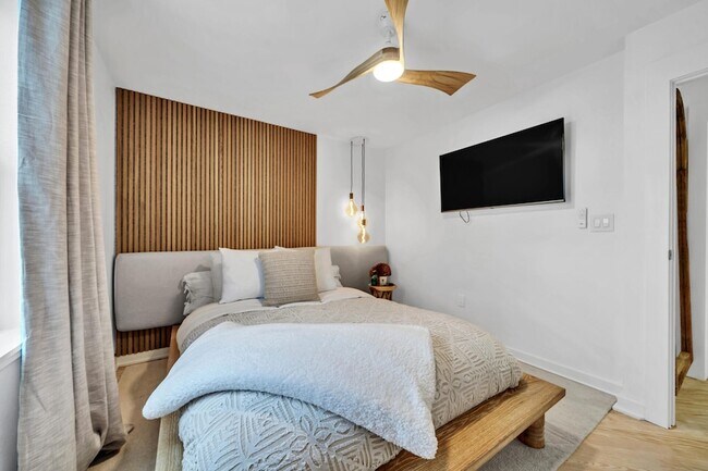 Building Photo - 6296 W County Hwy 30A