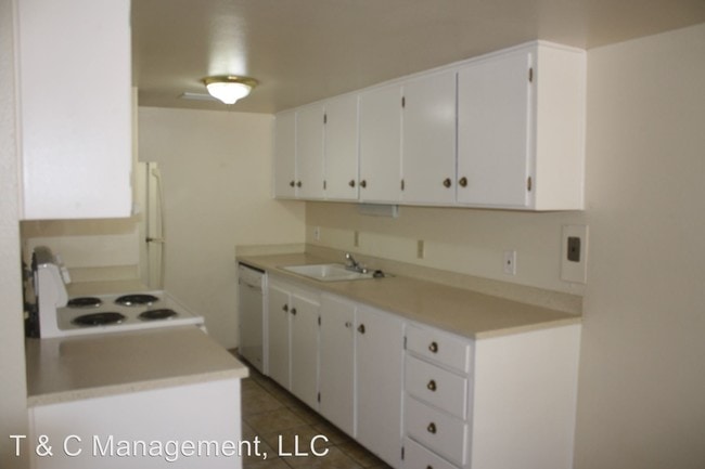 Building Photo - 1812 Girard Blvd NE