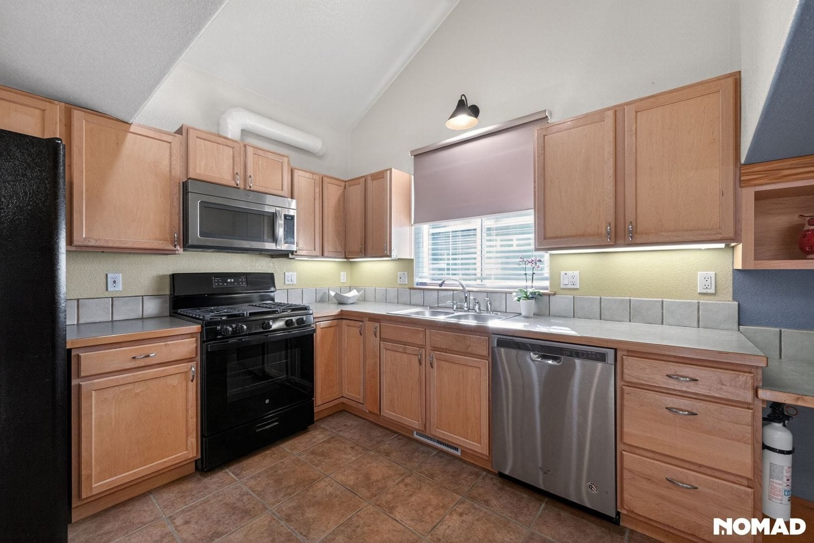 Building Photo - 230 Briggs St