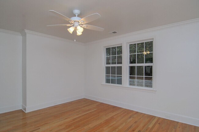 Building Photo - Beautiful 3 bedroom/2 bath house in highly desirable Shandon location! Available June 2026!