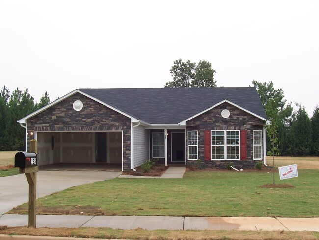 Primary Photo - Ranch style home in Locust Grove