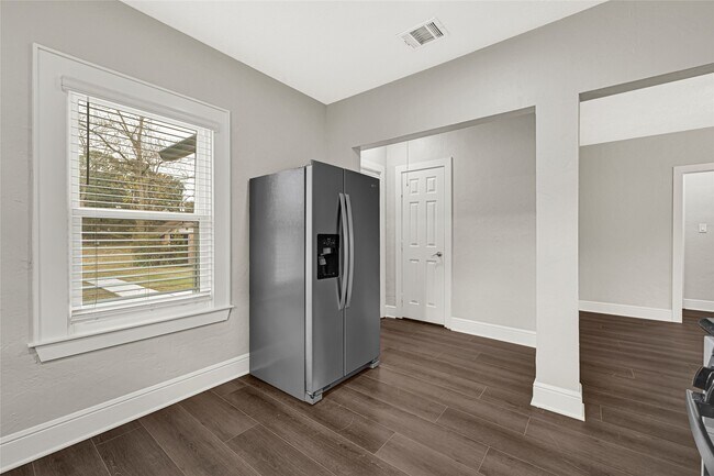 Building Photo - 7403 Cayton St