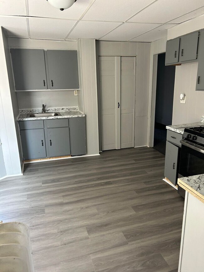 Building Photo - 535 George St