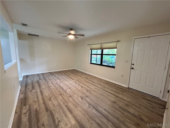 Building Photo - 7236 E Oak Isle Dr