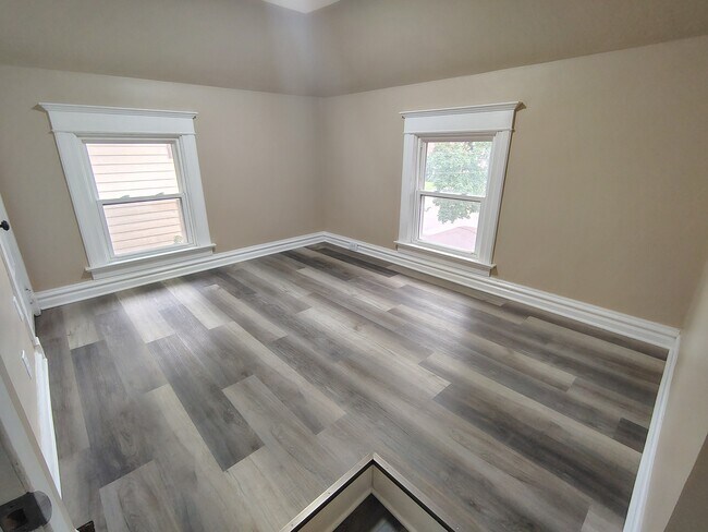 Building Photo - 1208 Revell Ave