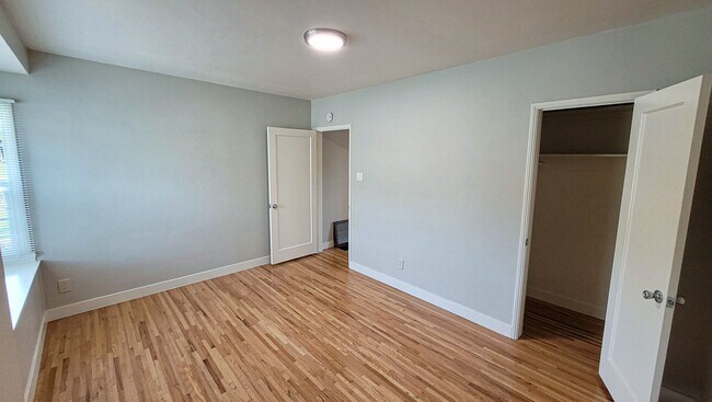 Building Photo - s6013