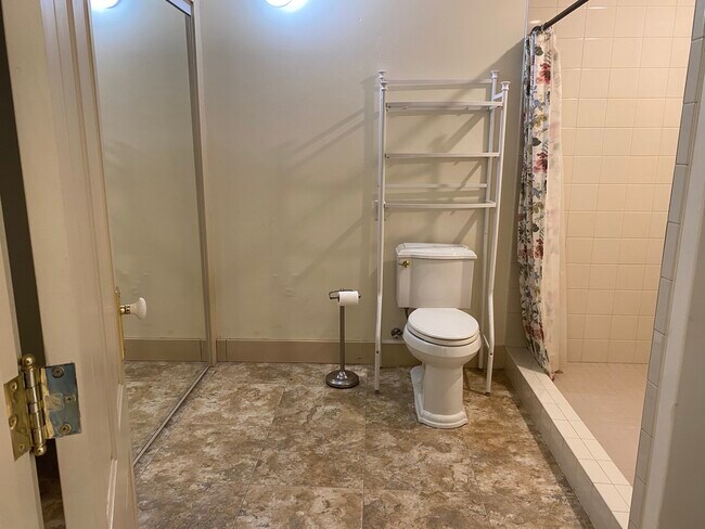 Building Photo - 1484 E Ojai Ave