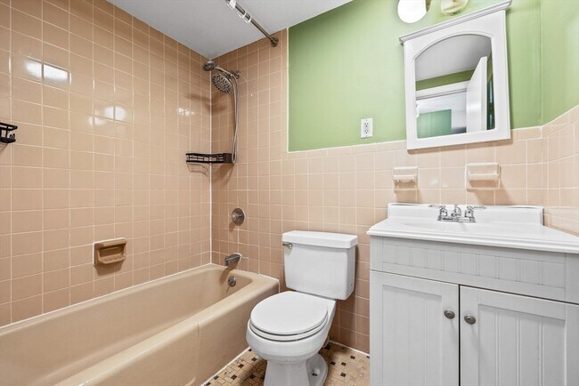 Building Photo - 116 Sycamore St