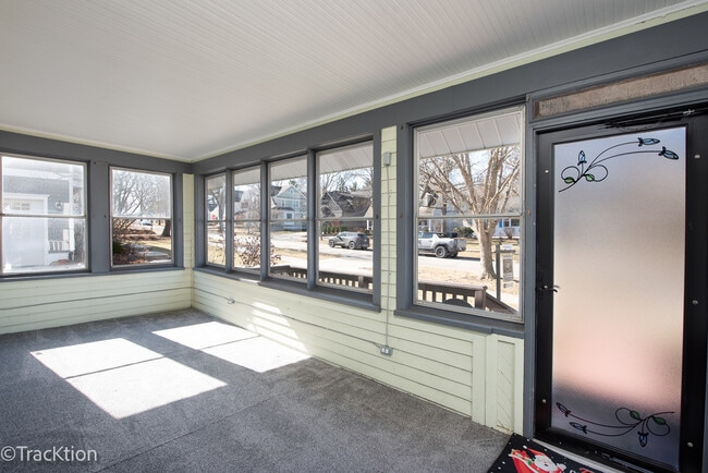 Building Photo - 5313 Lyman Ave