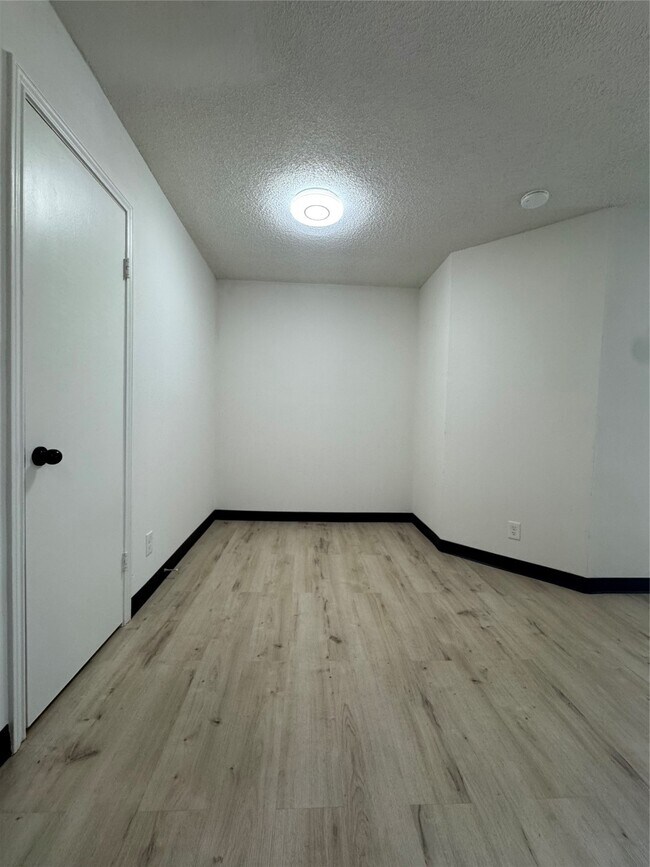 Building Photo - 1319 Brenda Ln