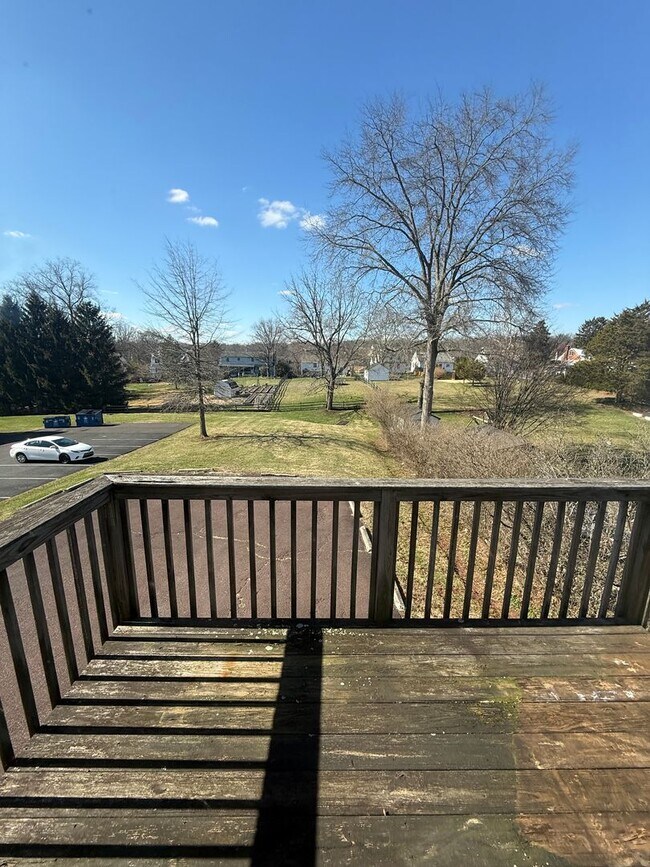 Building Photo - 355 W Broad St