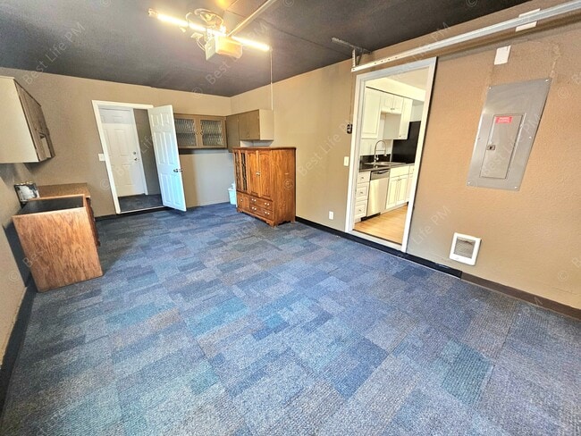 Building Photo - 6830 N Columbia Blvd