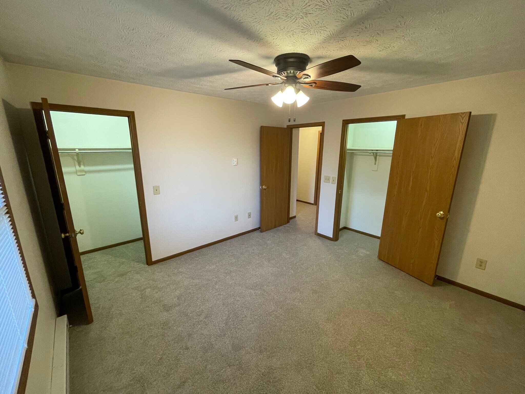 Building Photo - 1535 Hawk Cir
