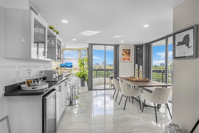 Building Photo - 3500 Mystic Pointe Dr