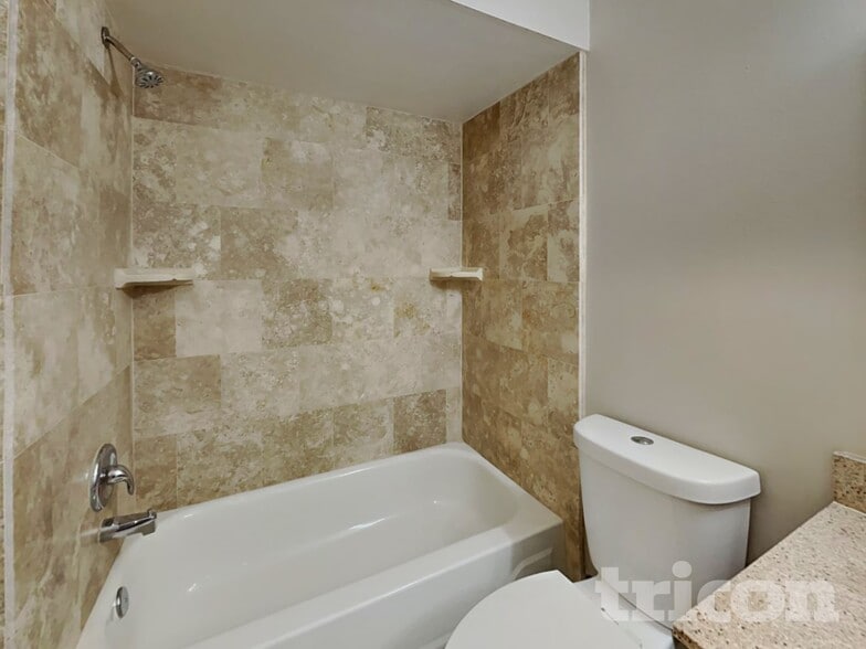 Building Photo - 4442 Sandhurst Dr
