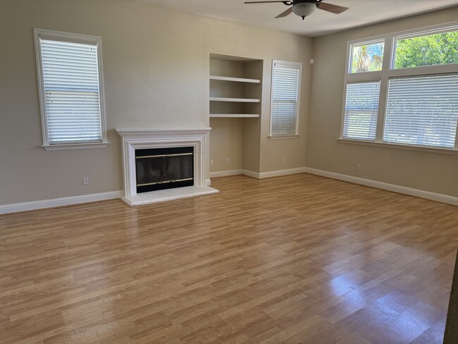 Building Photo - 855 Old Oak Rd