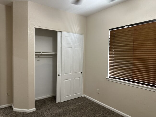 Building Photo - Weston Ranch 4 Bedroom 2.5 Bathroom Home