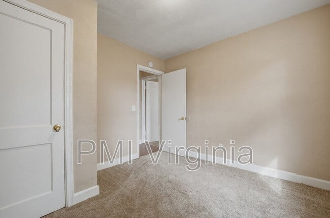 Building Photo - 217 Bob Ln