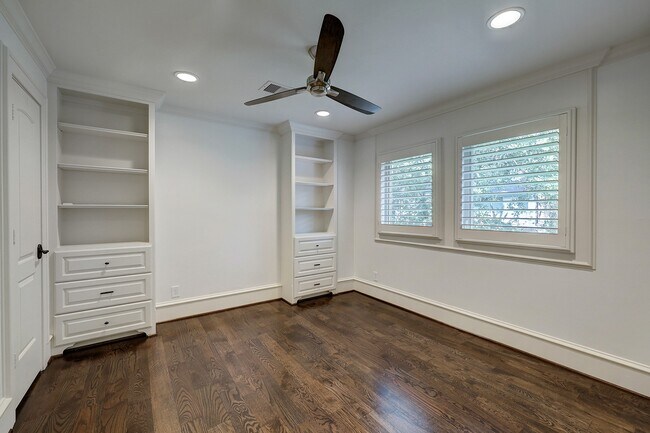 Building Photo - 14123 Carolcrest Cir