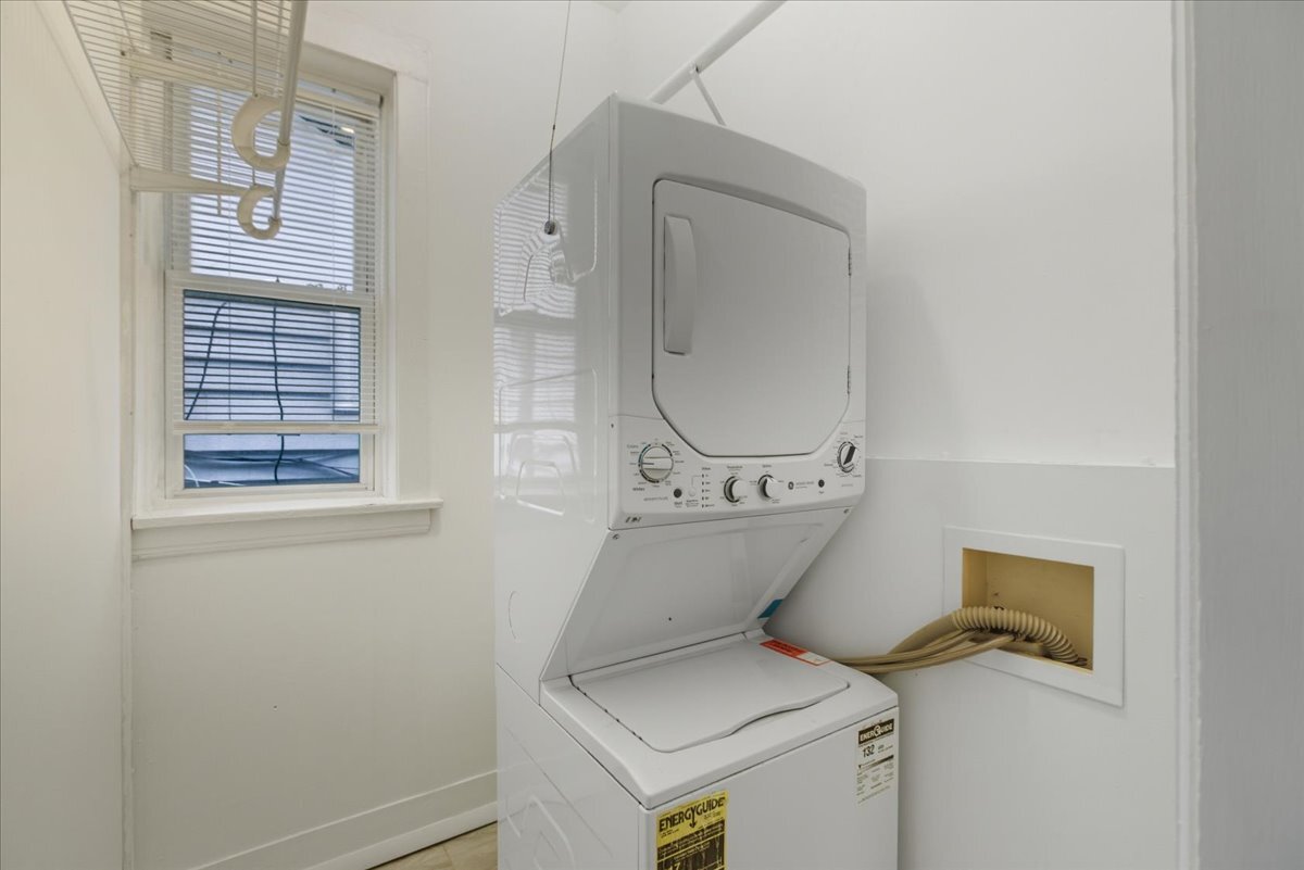 Building Photo - 2552 N Kildare Ave