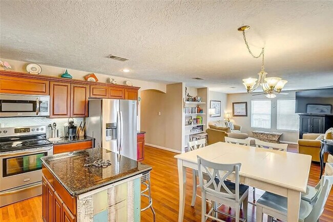 Building Photo - 820 Sandollar