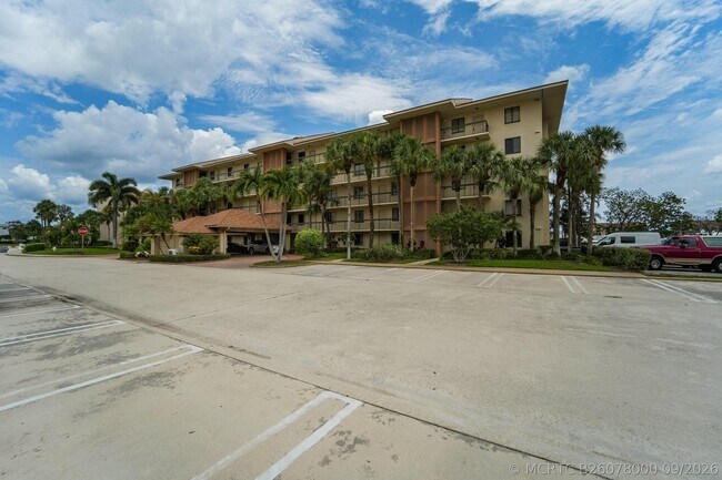 Building Photo - 2601 Marina Isle Way