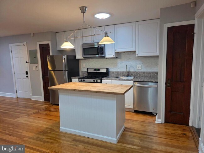 Building Photo - 4708 3rd Pl NW