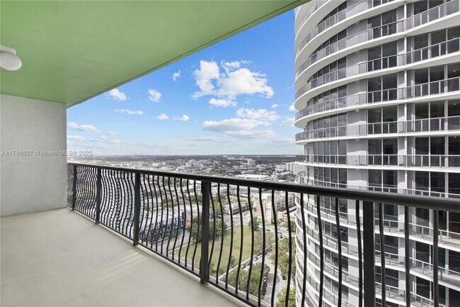 Building Photo - 1756 N Bayshore Dr