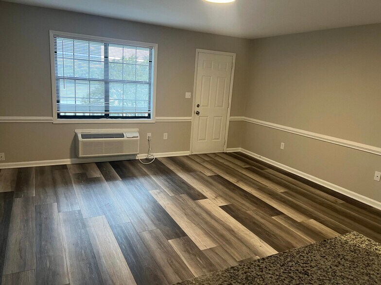 Building Photo - 589 Starlight Dr