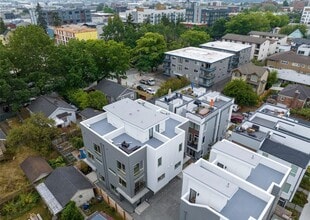 Building Photo - Stunning Townhouse in Ballard