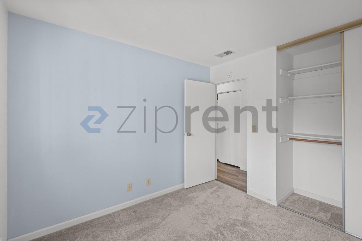 Building Photo - Unit