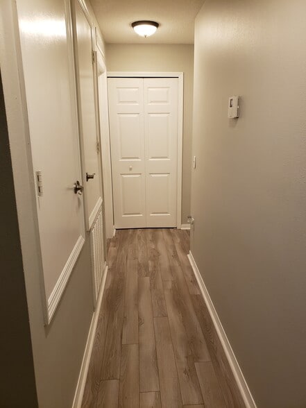 Upstairs hallway - 76550 Longleaf Loop