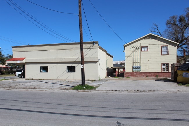 Building Photo - Polk Apartments