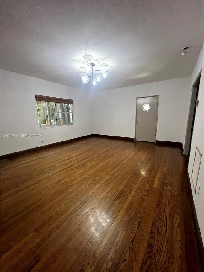 Building Photo - 814 Michigan Ave