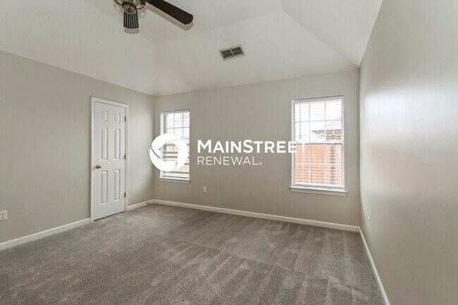 Building Photo - 4 Bedroom Pet-Friendly Home in MEMPHIS, TN with Main Street Renewal