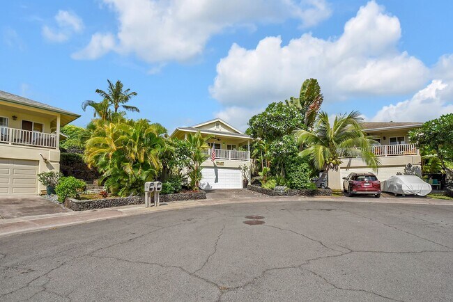 Building Photo - Pet Friendly, Fully Furnished Home in Keau...