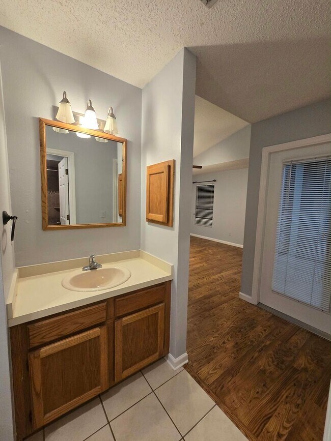Building Photo - 1030 Knoll Wood Ct