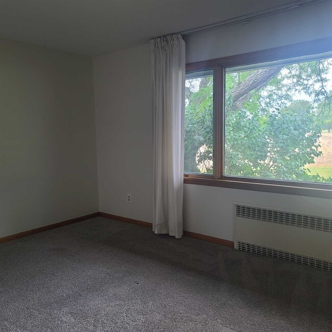 Building Photo - 165 Rokeby Rd