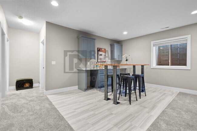 Building Photo - 16893 Madison Cir