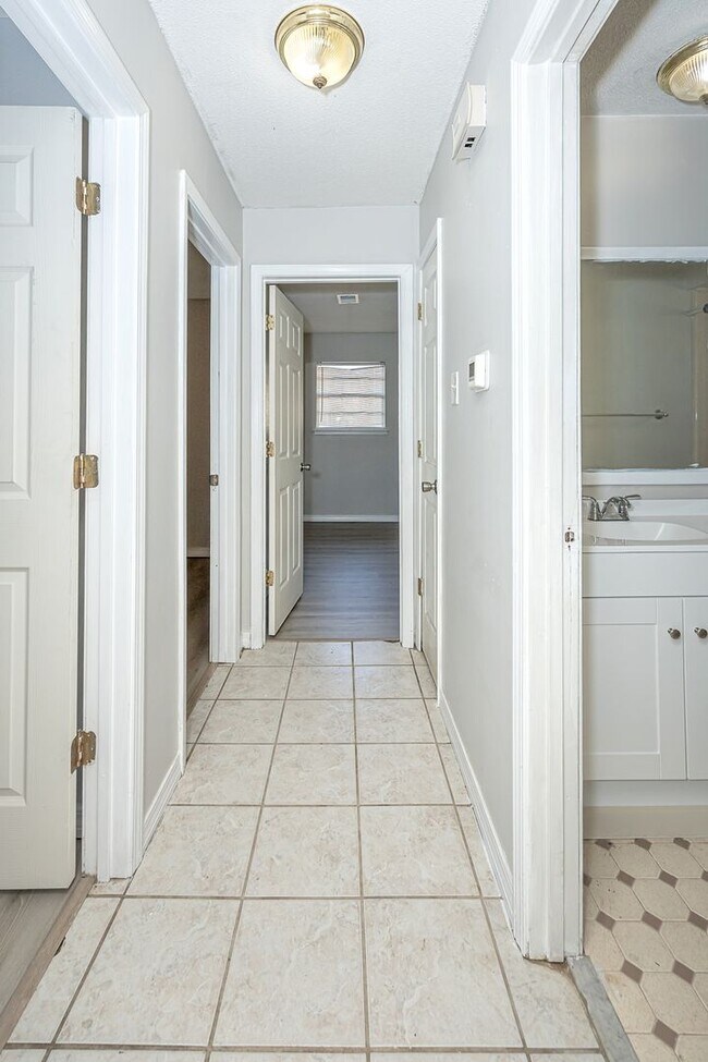 Building Photo - Charming 3-Bed, 2-Bath Home in Pascagoula – Great Location!