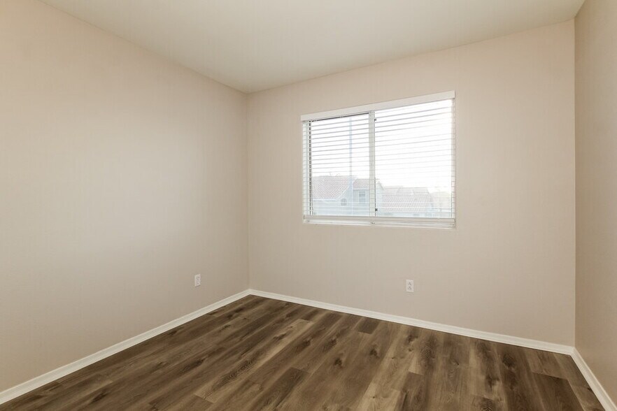 Building Photo - 17461 N 14th St