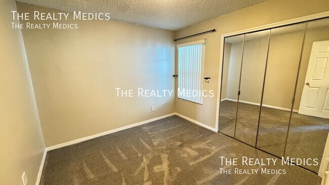 Building Photo - 2727 N Poinciana Blvd