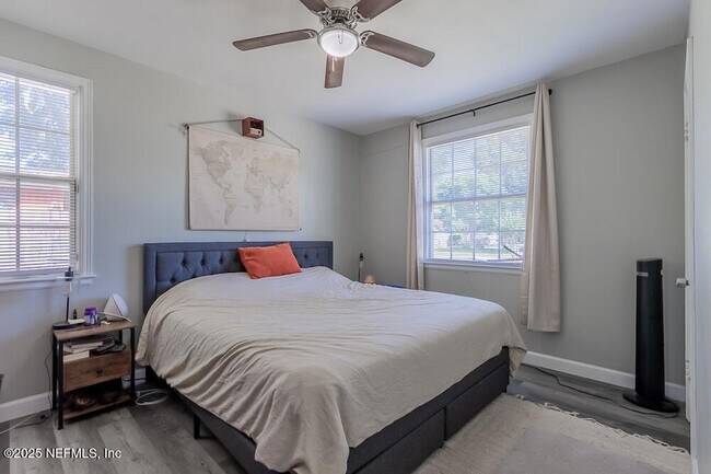 Building Photo - 1358 Hollyhock Cir