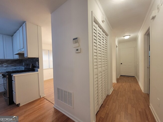 Building Photo - 1086 Summer Brook Anx