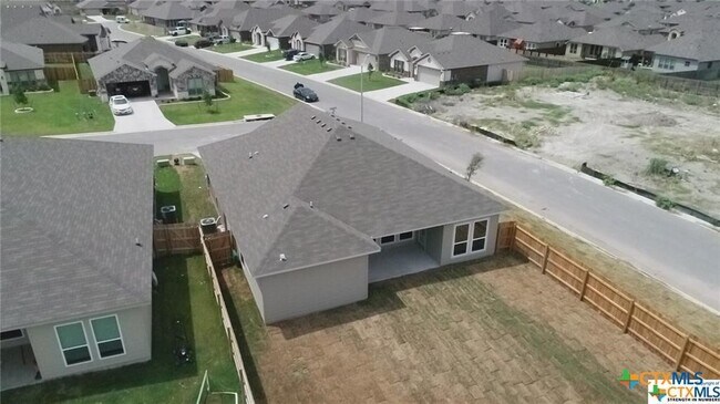 Building Photo - 6127 Fairburn